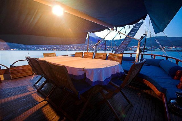 Gulet BONAVENTURA - Aft deck.jpg