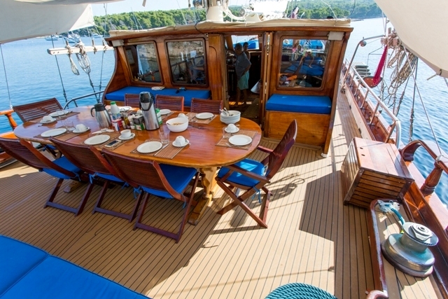Gulet BONAVENTURA - Alfresco dining.jpg