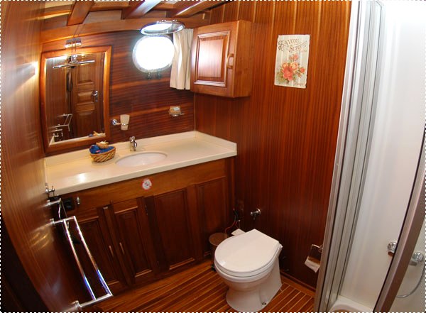 Gulet Blue Capricorn -  Bathroom.jpg