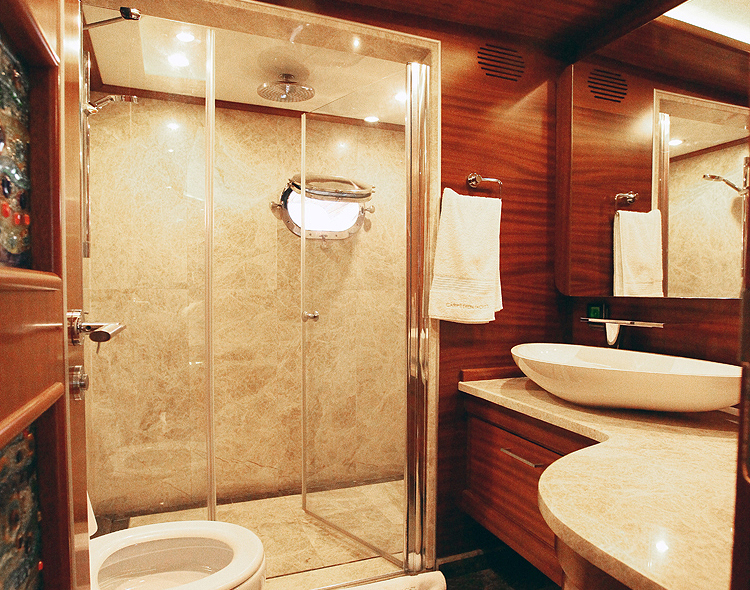 Gulet CARPE DIEM V -  Master Bathroom.jpg