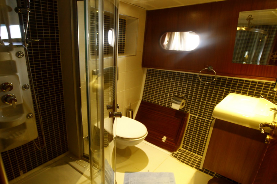 Gulet Esma Sultan II -  Guest Ensuite 2.jpg