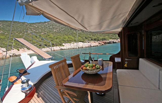 Gulet HAYAL 62 -  Aft Deck Dining.jpg