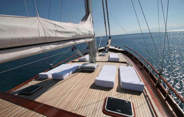 Gulet HAYAL 62 -  Foredeck Sunbathing.jpg