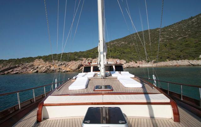 Gulet HAYAL 62 -  Foredeck.jpg