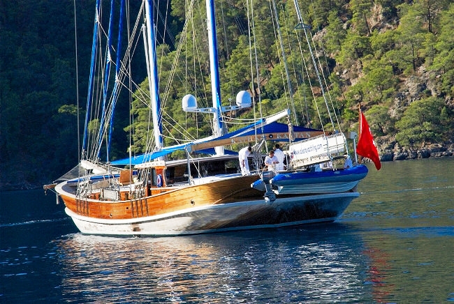 Gulet Kayhan Kaptan At anchor.jpg