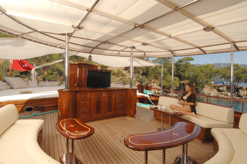 Gulet MARENOSTRUM - Aft deck seating.jpg