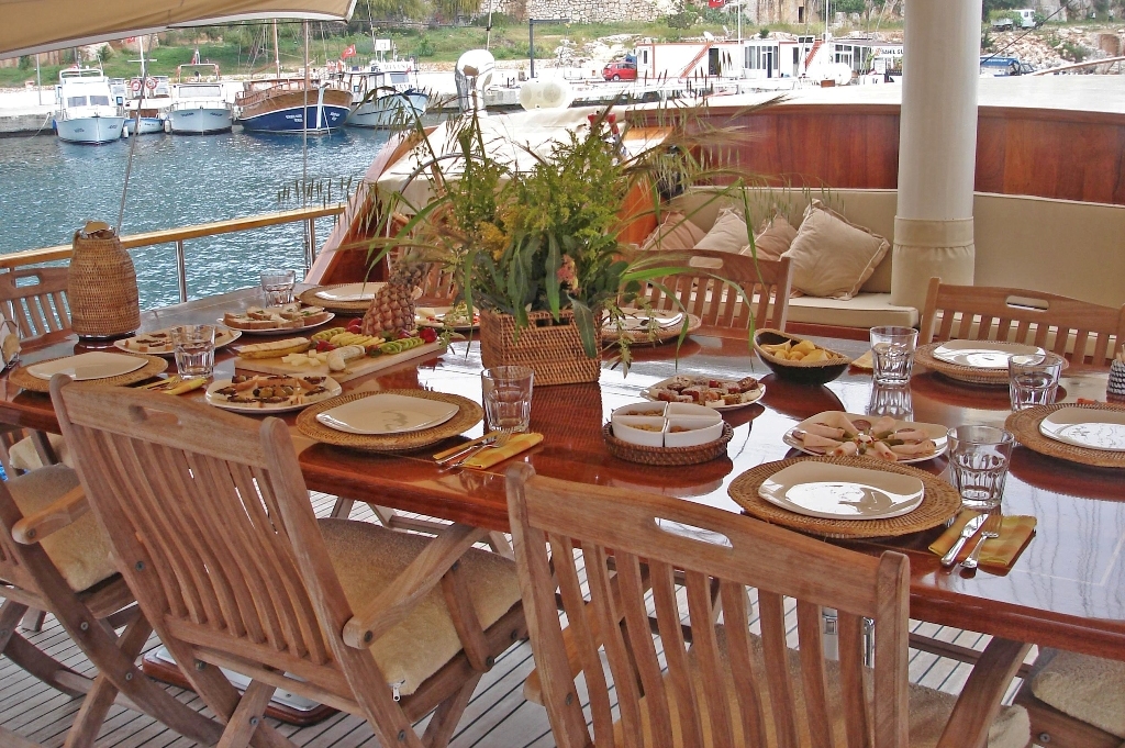 Gulet SCHATZ  -  Al Fresco Dining.jpg