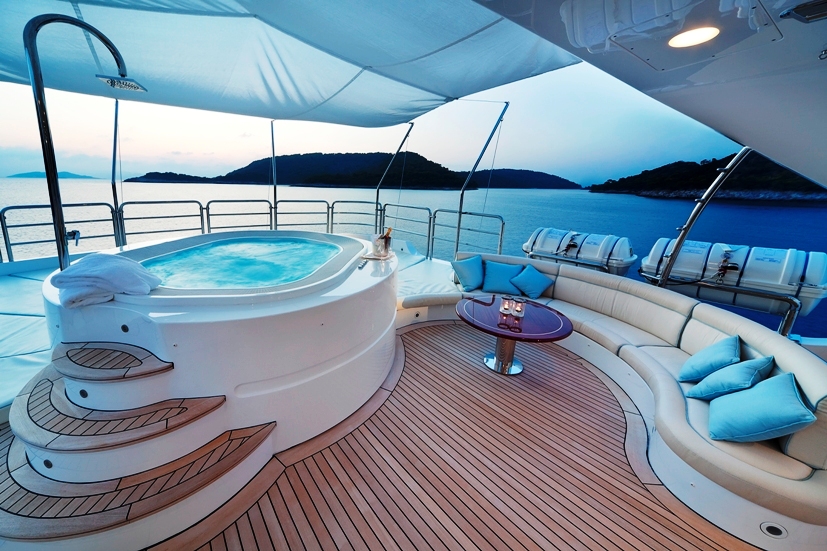 HARMONY III Deck Spa Pool.jpg