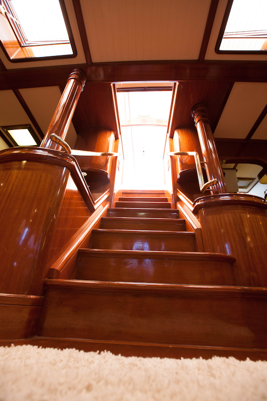 HELIYACHTS 115 - Main entrance.jpg