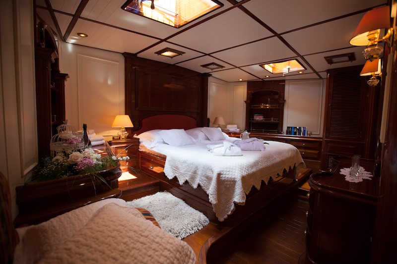 HELIYACHTS 115 - Master suite 2.jpg
