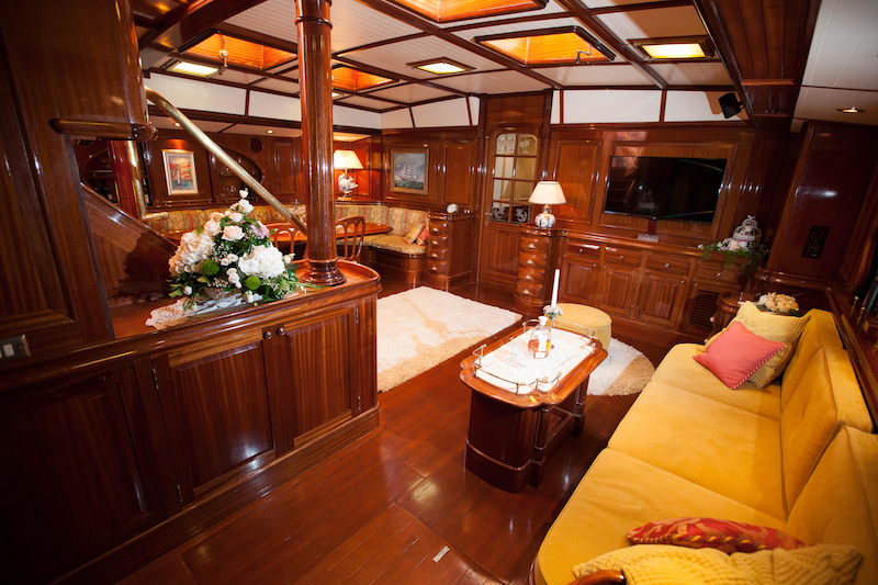 HELIYACHTS 115 - Salon view.jpg
