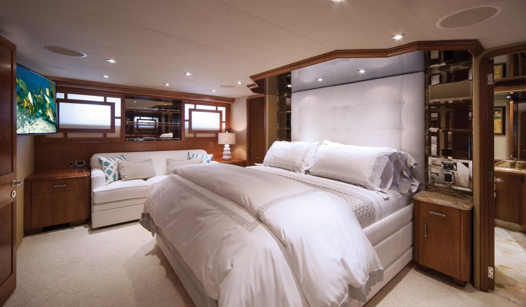 HIGH COTTON - Master Cabin.jpg