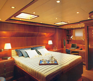Highland Breeze master cabin.jpg