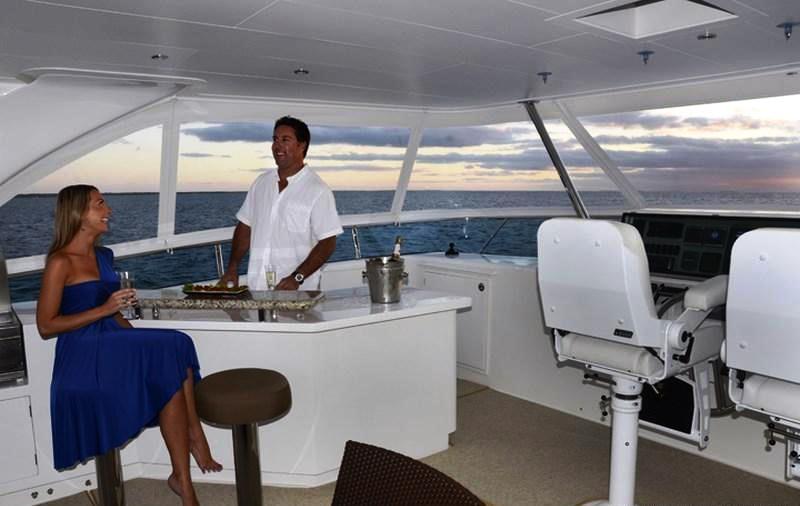 Horizon PC 60 SEA BOSS -  Flybridge Bar.jpg