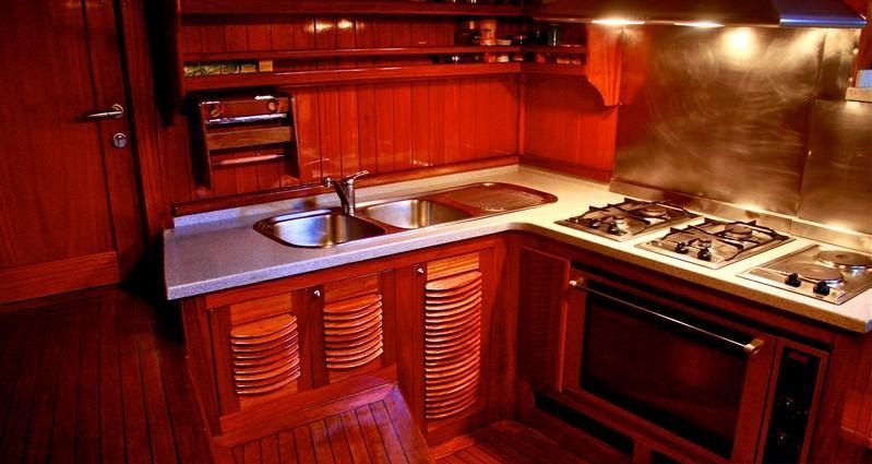 IL FRATELLO - Galley.jpg