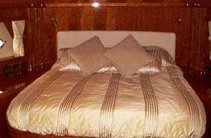 ILE BOHEMIEN -  VIP Cabin.jpg
