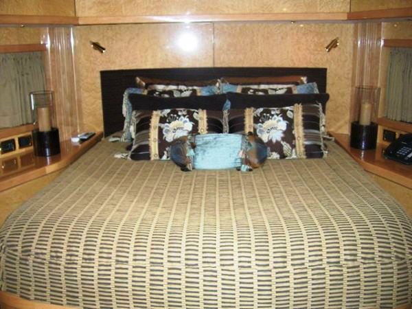 IMPULSIVE TOO -  VIP Cabin.jpg