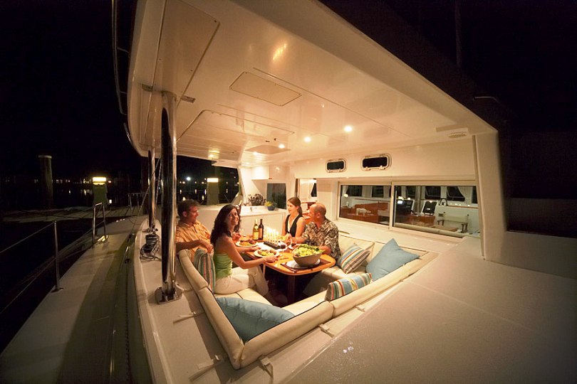 INFINITY Lagoon 500 Afresco Dining.jpg