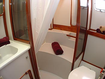 Irie - Guest Bathtoom.jpg