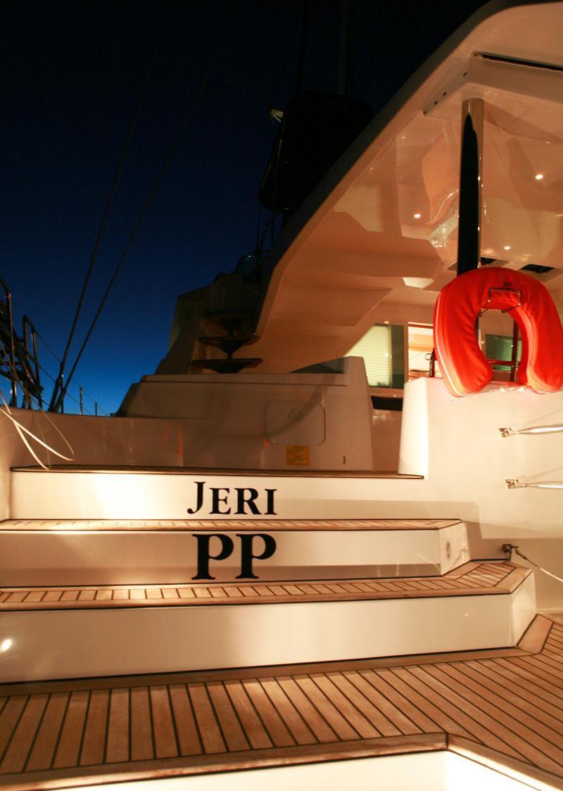 JERI -  Spacious Transom.jpg
