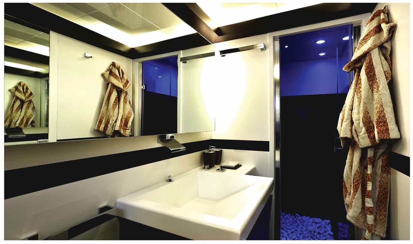 JaJaRo - Ensuite 2.jpg