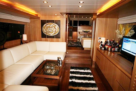Jenny II Main Saloon 2.jpg