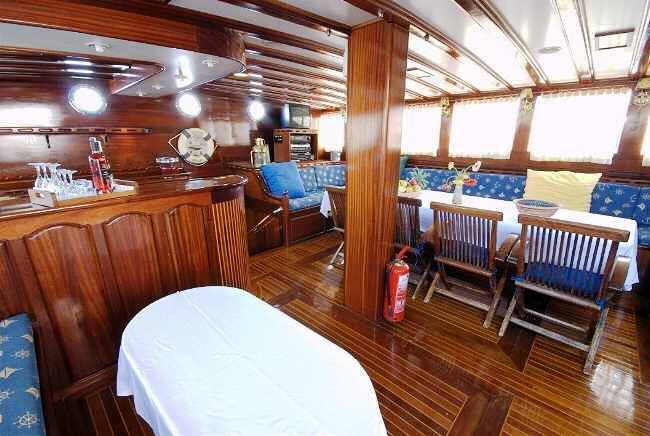 Kayhan 11  Main deck 2.jpg