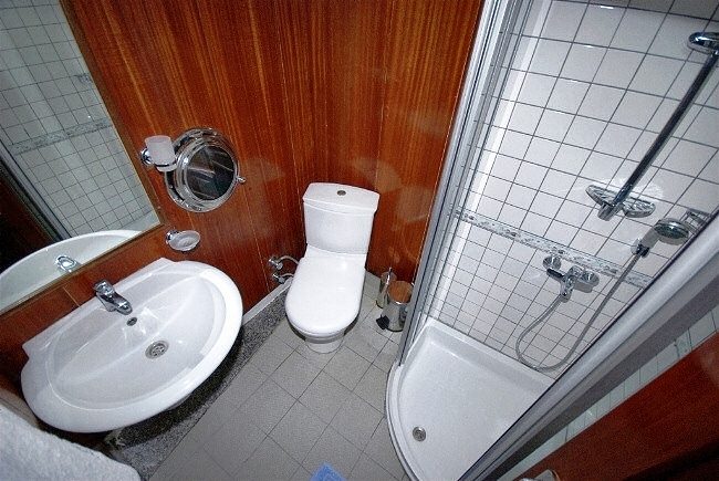 Kayhan 12 Bathroom.jpg