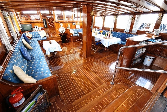 Kayhan 12 Salon.jpg