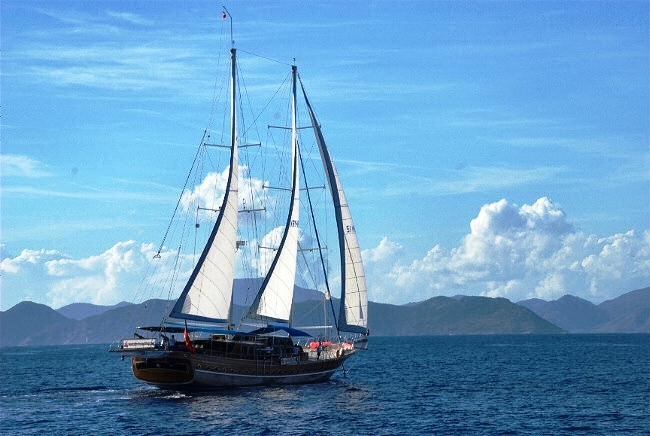 Kayhan 12 Underway.jpg