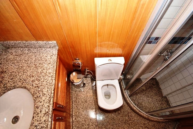 Kayhan 5 Bathroom.jpg