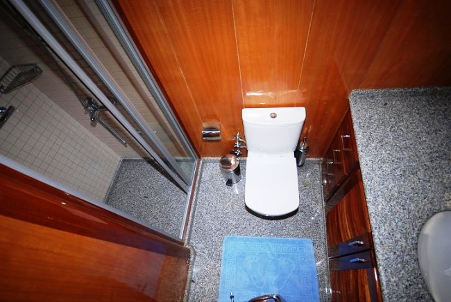 Kayhan 8 Bathroom.jpg