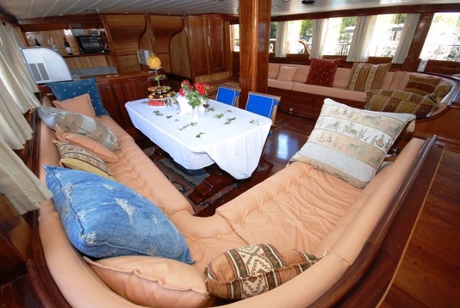 Kayhan 8 Lounge.jpg