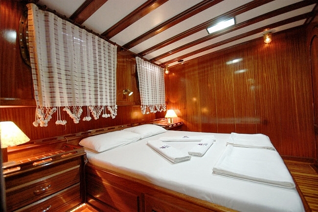 Kayhan Kaptan Cabin3.jpg
