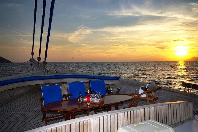 Kayhan Kaptan Foredeck.jpg