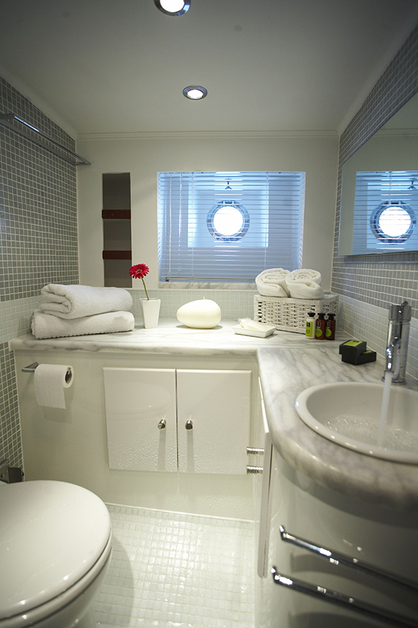 Ketch EFI -  Guest Ensuite 2.jpg
