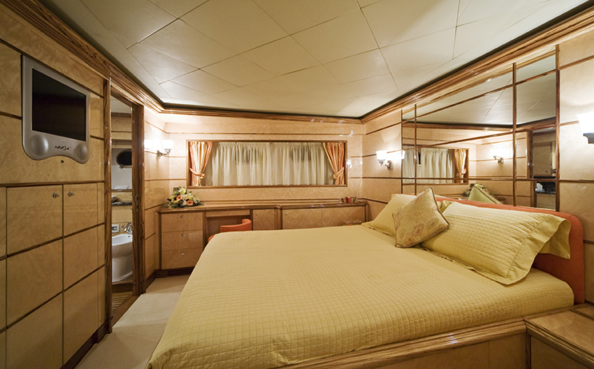 LADIES FIRST - VIP Cabin.jpg