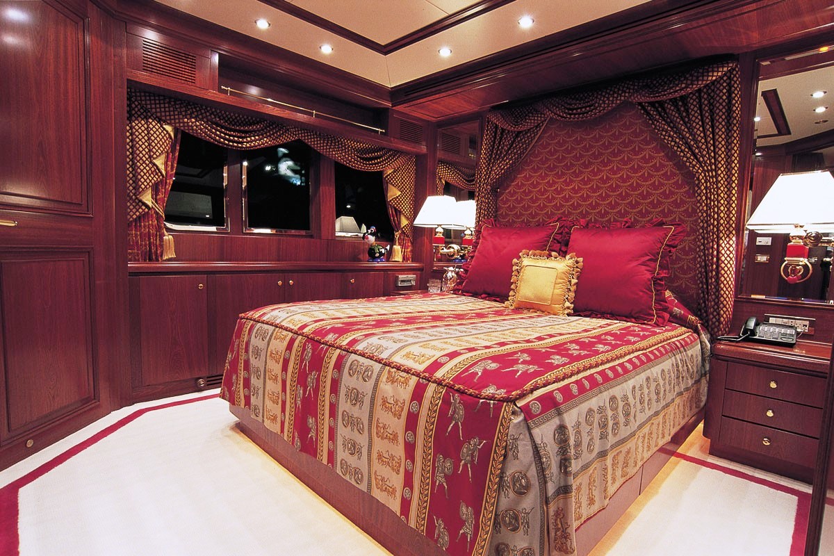 LADY ANN MAGEE  Guest Cabin.jpg