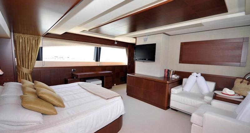 LADY CAROLE - Master cabin.jpg