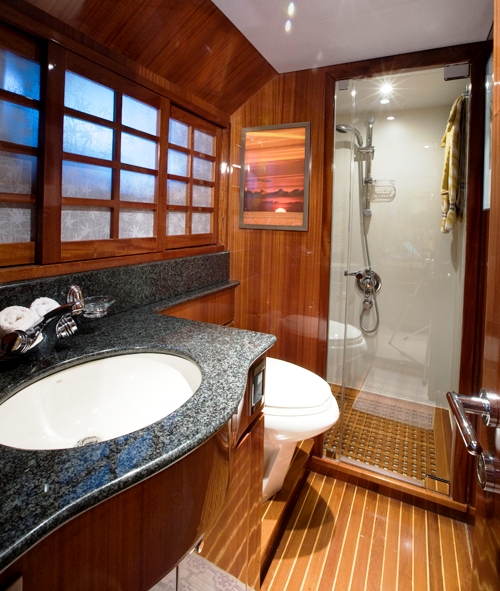 LADY DI -  Queen cabin ensuite.jpg