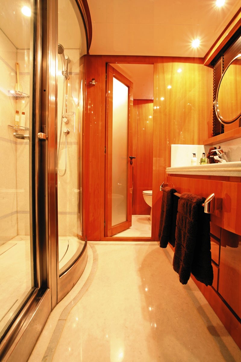 LADY LUCK -  Master ensuite.jpg