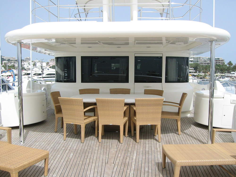 LAVINA - Flybridge.jpg