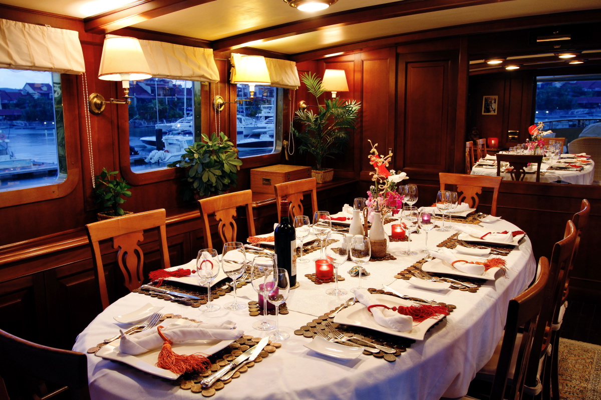 LE KIR ROYAL -  Formal Dining.jpg