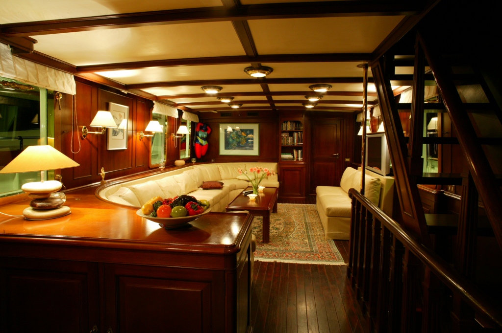 LE KIR ROYAL -  Salon 2.jpg