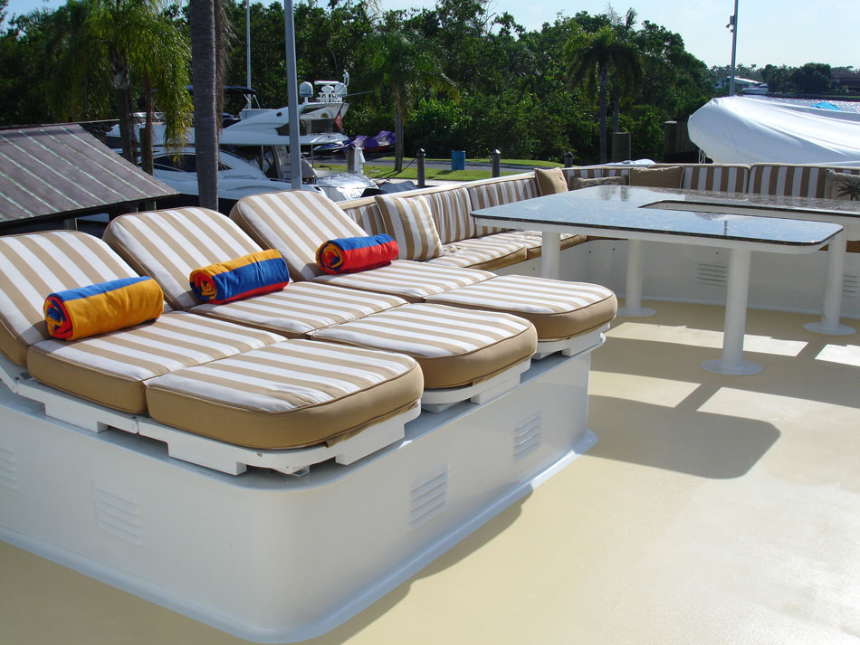 LE MONTRACHET -  Sundeck Sunbeds.jpg