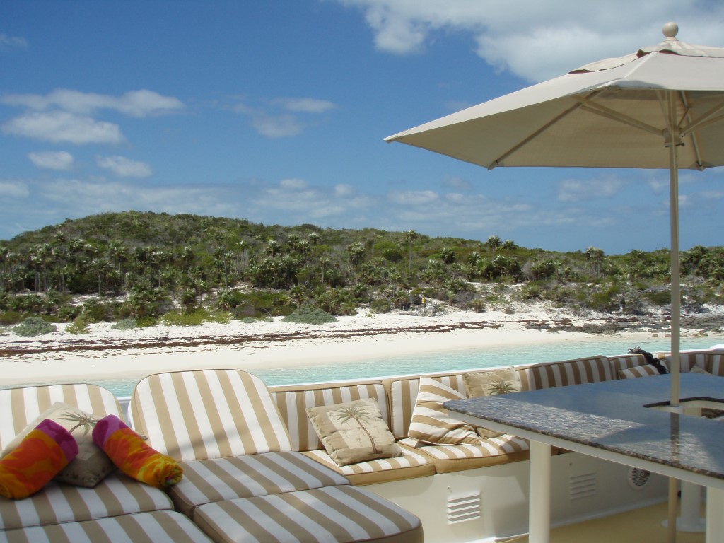 LE MONTRACHET -  Sundeck.jpg