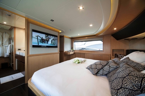 LE PETIT BATEAU -  Master Cabin on Mian Deck 2.jpg