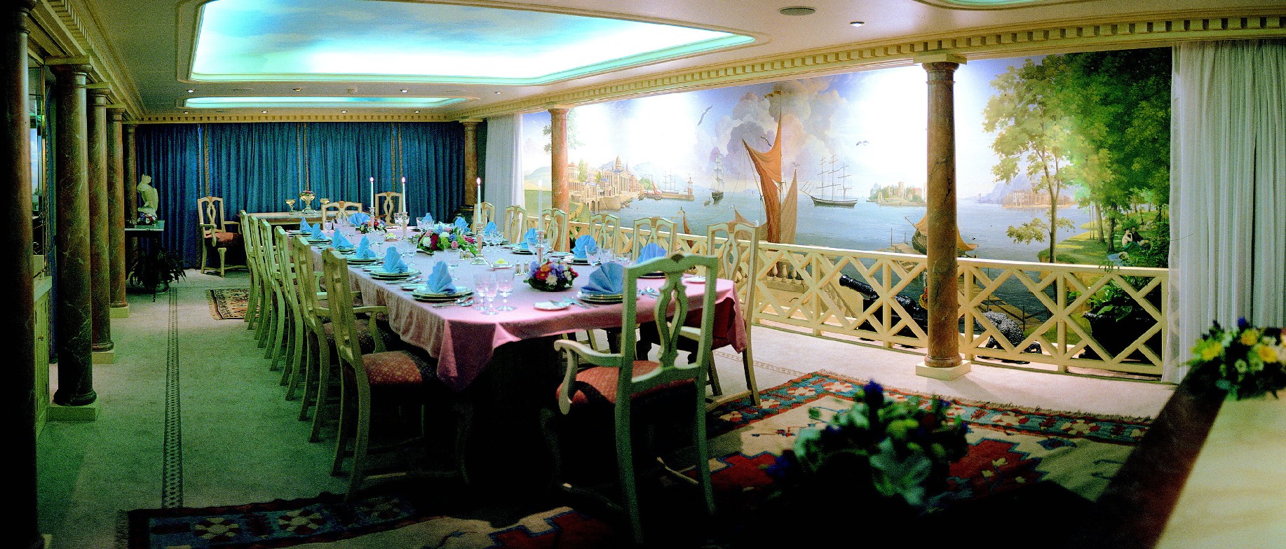 LEANDER - Dining.jpg