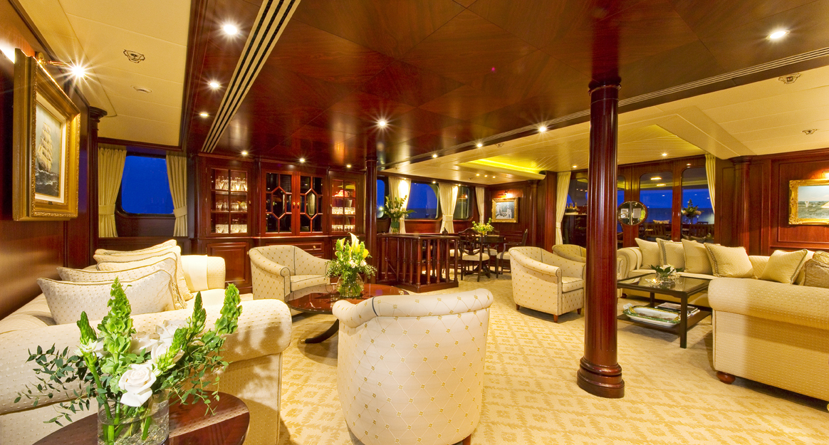 LEGEND - Main Salon 2.jpg