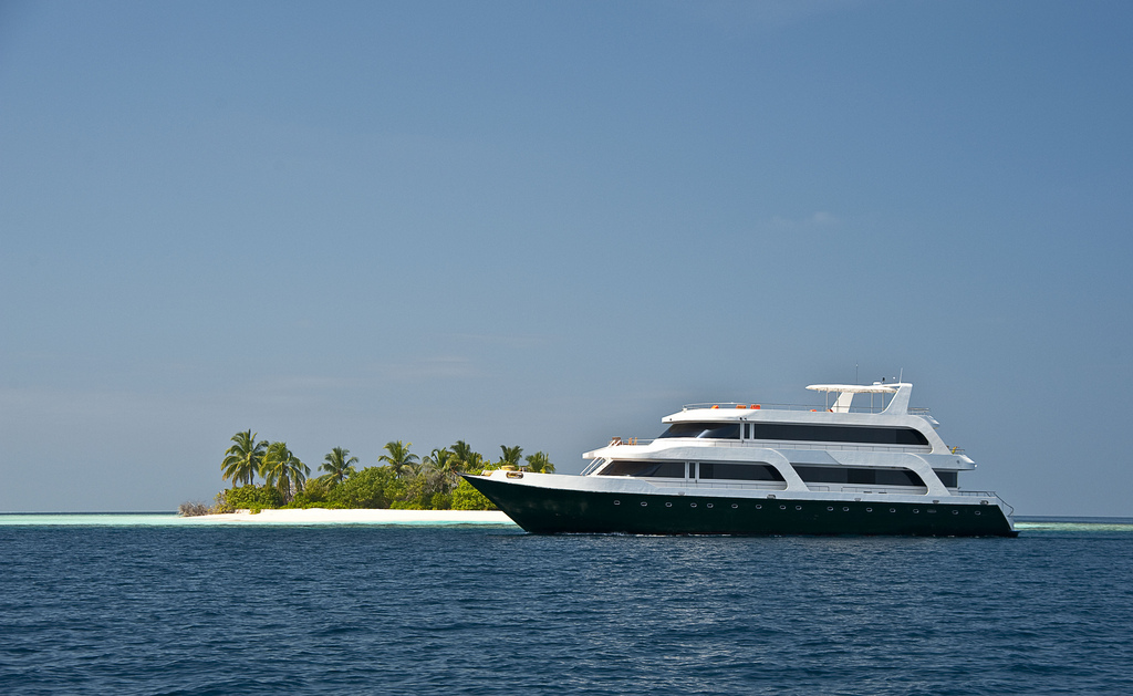 LEO - Yacht.jpg